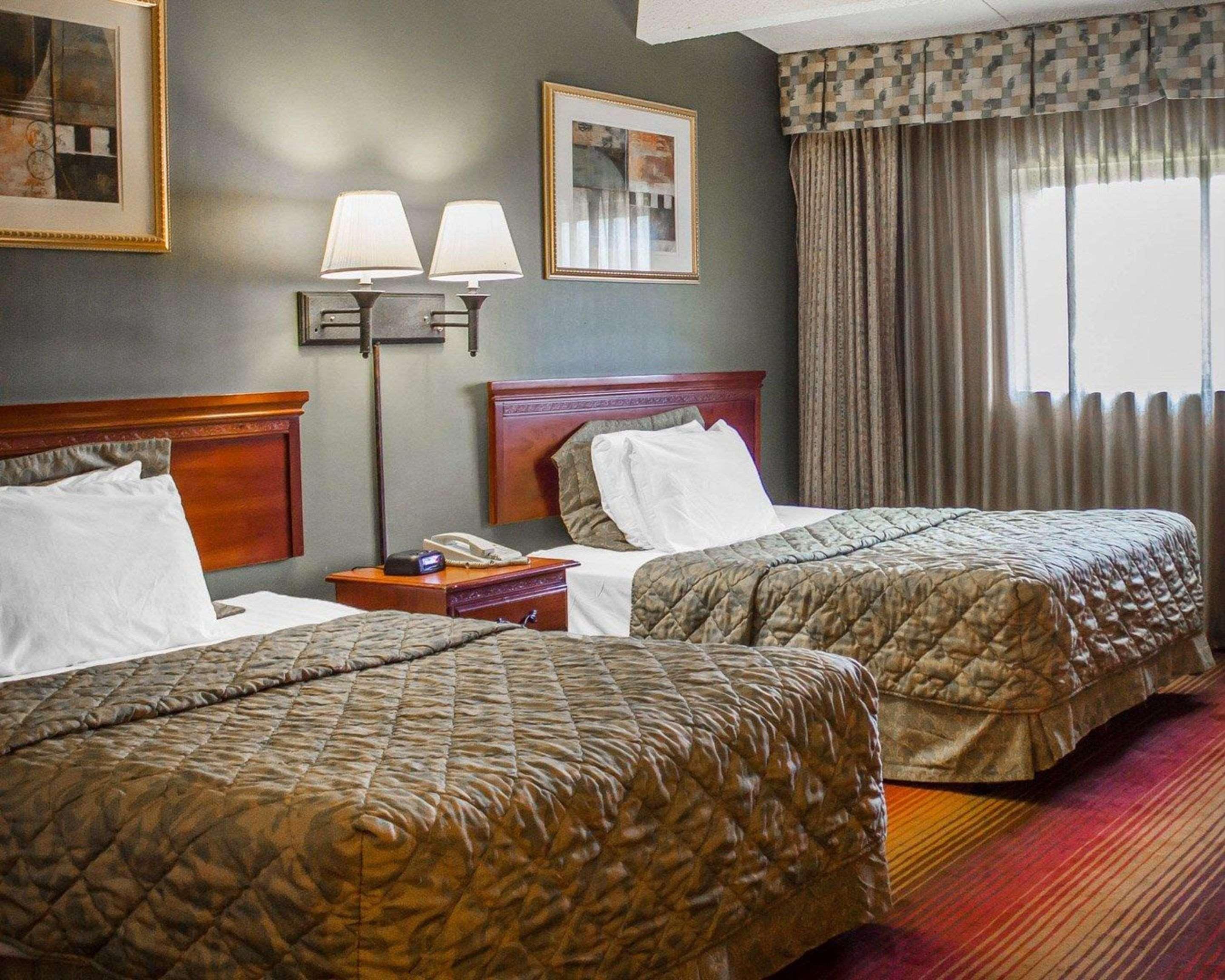 Rodeway Inn Huntington Station - Melville Екстер'єр фото