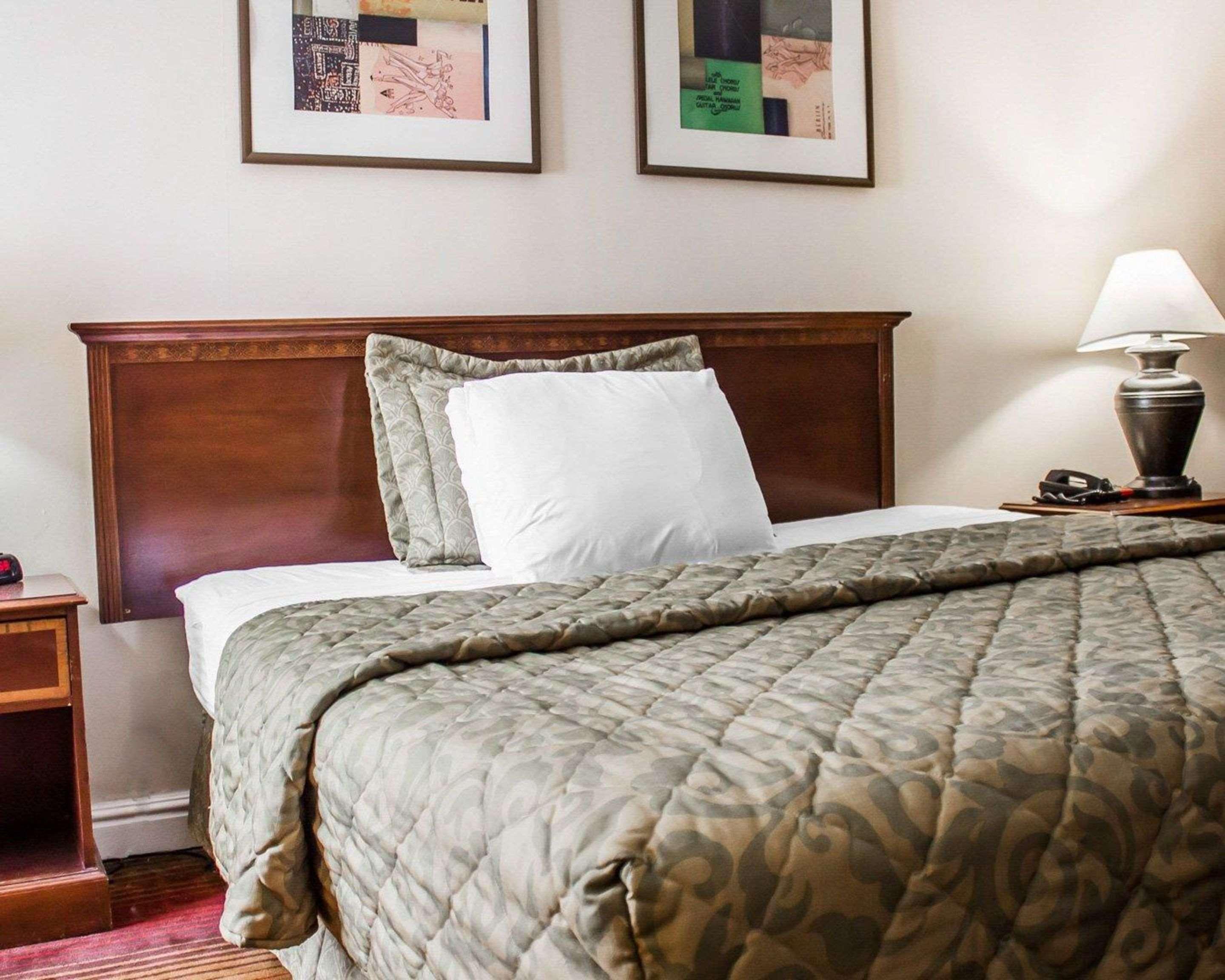 Rodeway Inn Huntington Station - Melville Екстер'єр фото