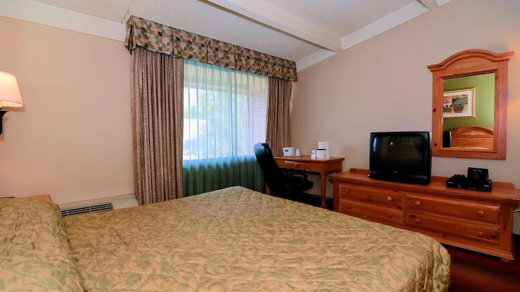Rodeway Inn Huntington Station - Melville Екстер'єр фото