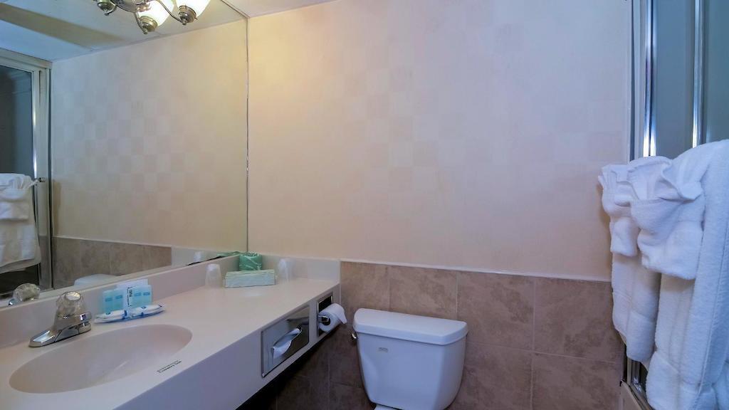 Rodeway Inn Huntington Station - Melville Екстер'єр фото