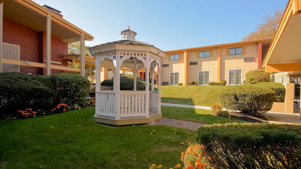 Rodeway Inn Huntington Station - Melville Екстер'єр фото