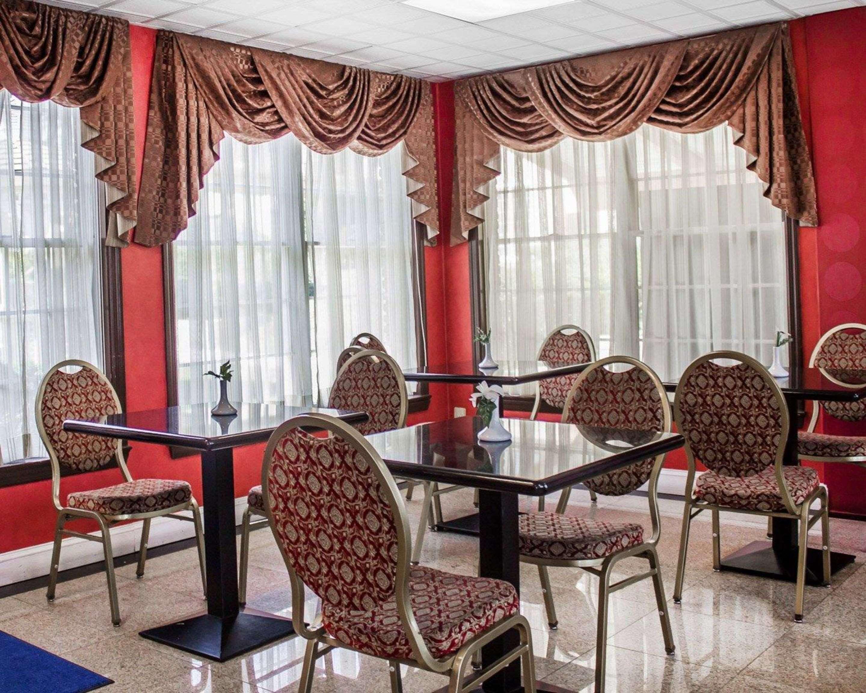 Rodeway Inn Huntington Station - Melville Екстер'єр фото