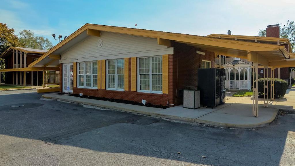 Rodeway Inn Huntington Station - Melville Екстер'єр фото