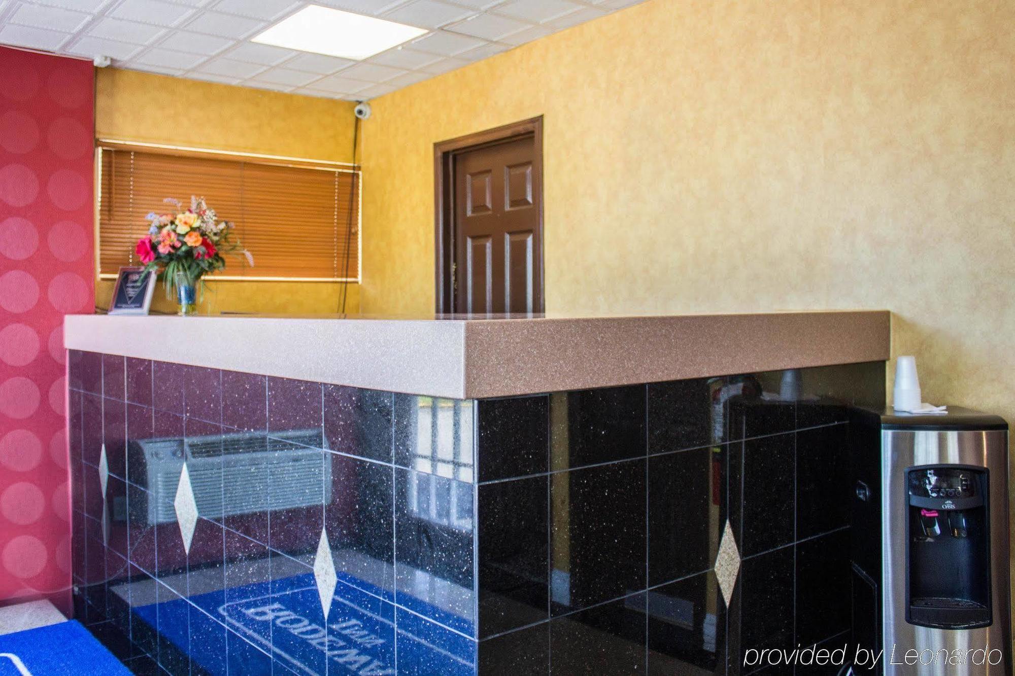 Rodeway Inn Huntington Station - Melville Екстер'єр фото