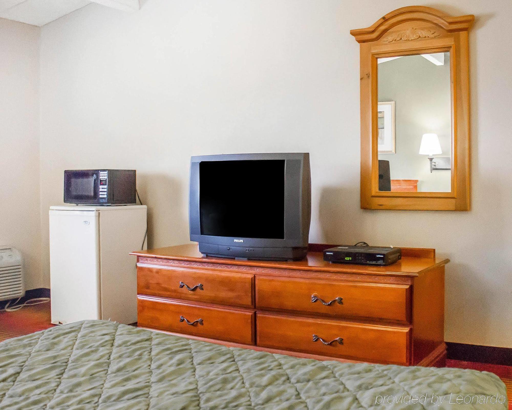 Rodeway Inn Huntington Station - Melville Екстер'єр фото