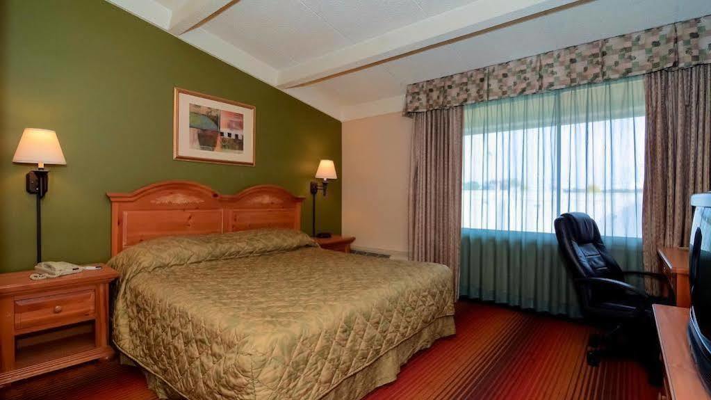 Rodeway Inn Huntington Station - Melville Екстер'єр фото