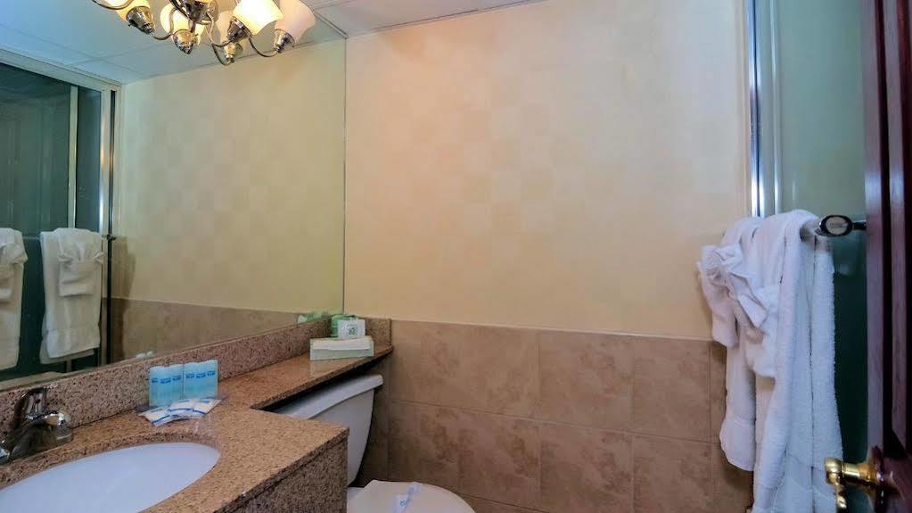 Rodeway Inn Huntington Station - Melville Екстер'єр фото